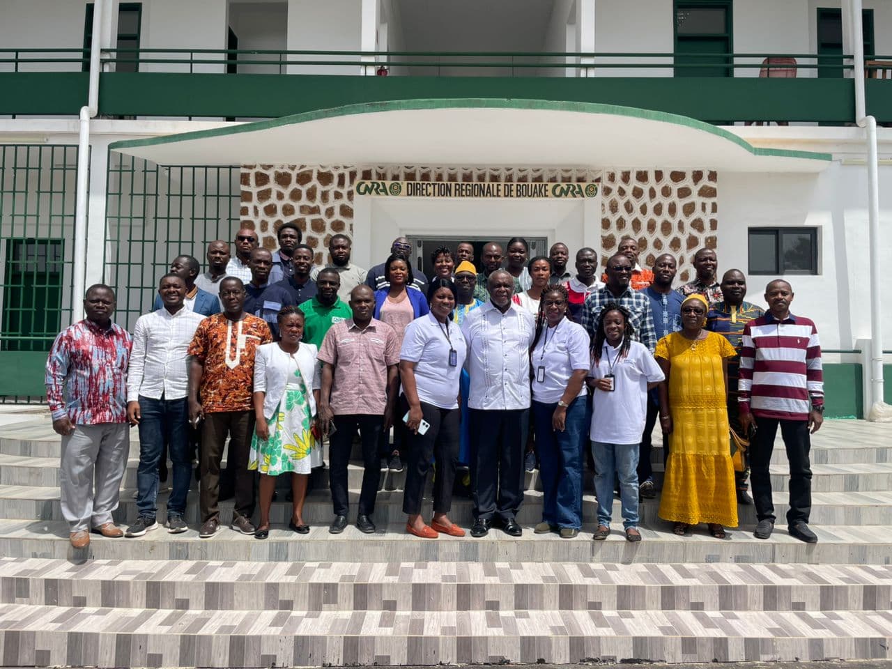 Photo de groupe d'une formation en entreprise à la CNRA, direction régionale de Bouaké